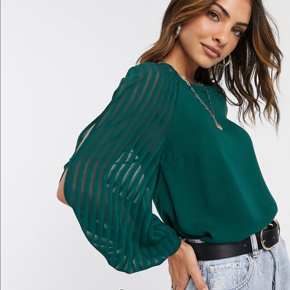 Blouse with cuff detail